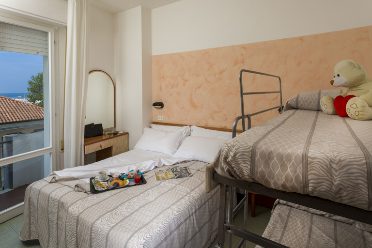 Bedroom 2, TYC Hotel, Rimini