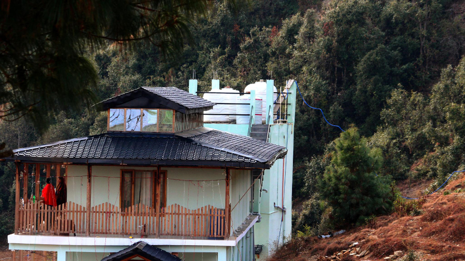 Exterior & Views