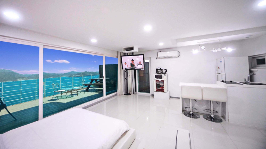 The South Sea, SPA Hill pension, Namhae