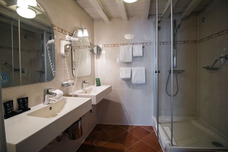 Bathroom 3, Grand Hotel en Résidence De Draak, Bergen op Zoom