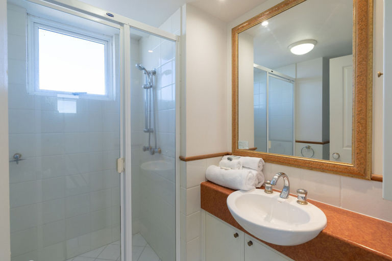 Bathroom 5, Burleigh Mediterranean Resort, Gold Coast