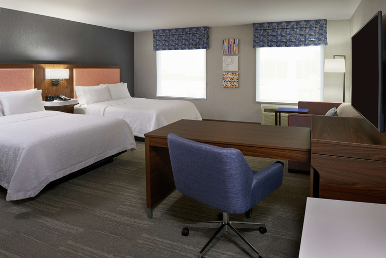 Bedroom 3, Hampton Inn & Suites by Hilton Montreal-Dorval, Montréal