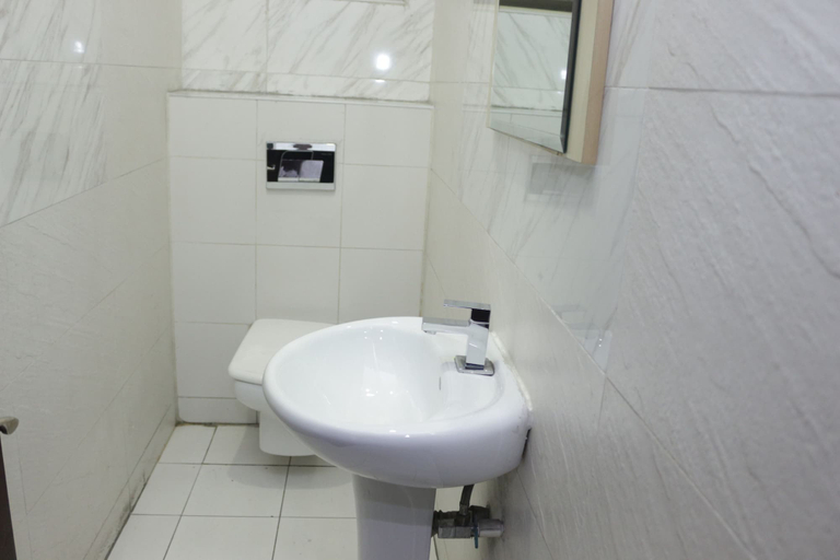 Bathroom 3, Olive Branch Hotel, Obio/Akp