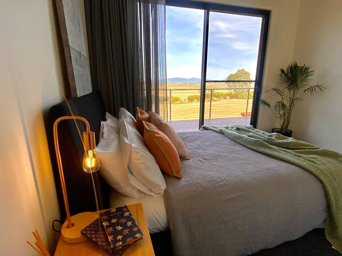 Bedroom 2, Wamoon Retreat ~ Luxe House, South Gippsland - East