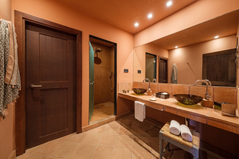 Bathroom 5, Mas La Boella, Tarragona