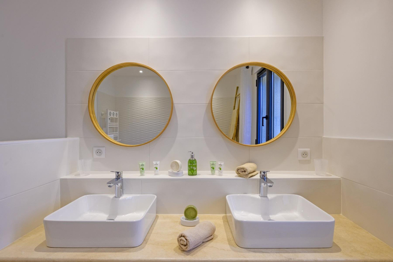 Bathroom 5, La Petite Maussanaise, Bouches-du-Rhône