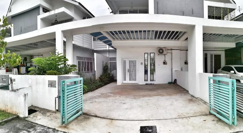 Exterior & Views 1, Teratak Persona Homestay. 4 rooms double storey terrace in Kuantan City., Kuantan