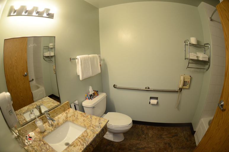 Bathroom 5, Days Inn by Wyndham Taber, Division No. 2