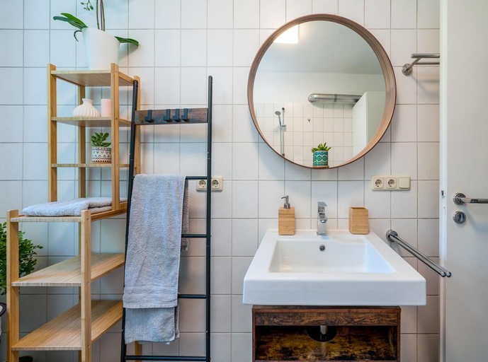 Bathroom 3, EG R: Schöne 80m² 2-Zimmer City Wohnung im Zentrum, Berchtesgadener Land