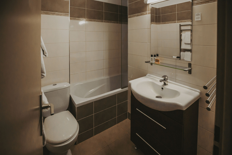 Bathroom 5, Hôtel Les Grangettes, Savoie
