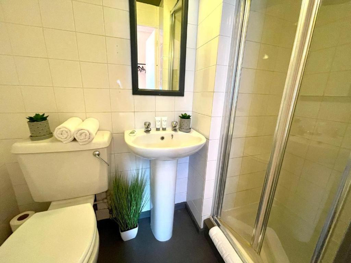 Bathroom, Brighton Hot Tub Apartments, Brighton and Hove