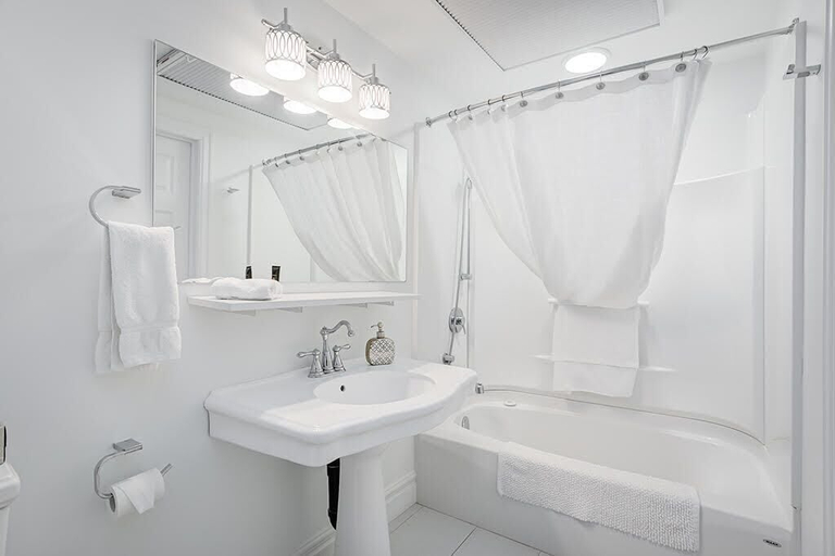 Bathroom 3, Belle de Nuit, Les Collines-de-l'Outaouais