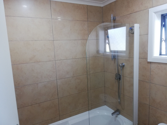Bathroom 4, Auckland Airport Lodge, Manukau