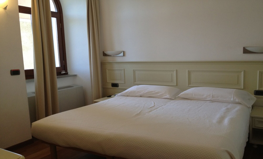 Bedroom 3, Hotel Paradiso, La Spezia