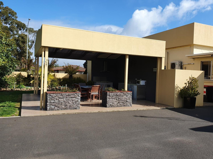 Exterior & Views 2, Golden Chain Tower Motor Inn, Mount Gambier