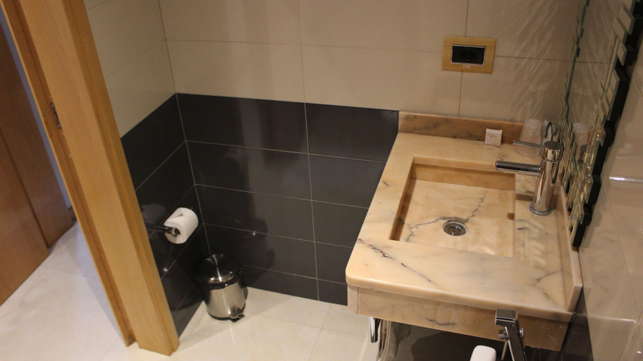 Bathroom 3, Moreno`s Boutique Hotel