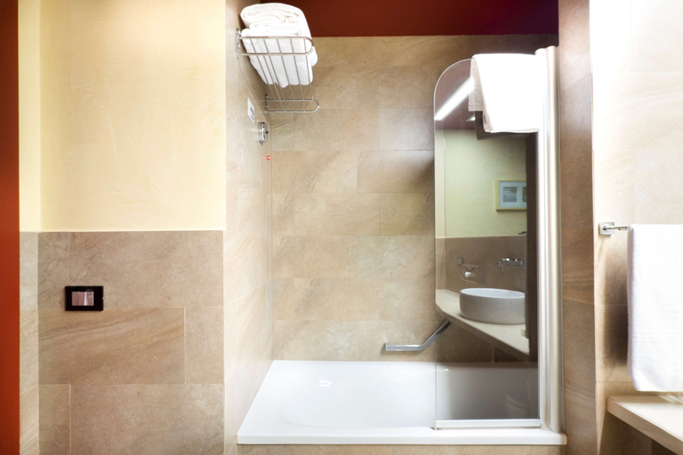 Bathroom 5, Hilton Garden Inn Lecce, Lecce