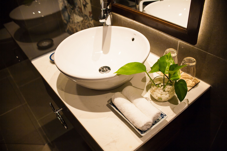Bathroom 4