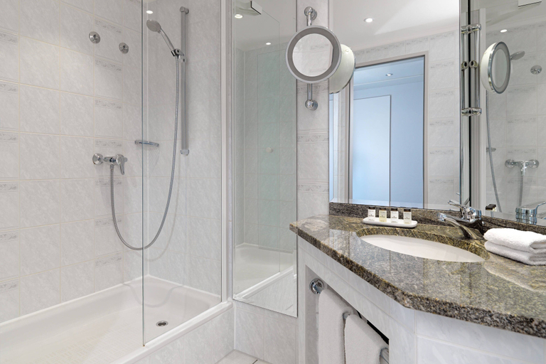 Bathroom 5, Sheraton Offenbach Hotel, Offenbach am Main