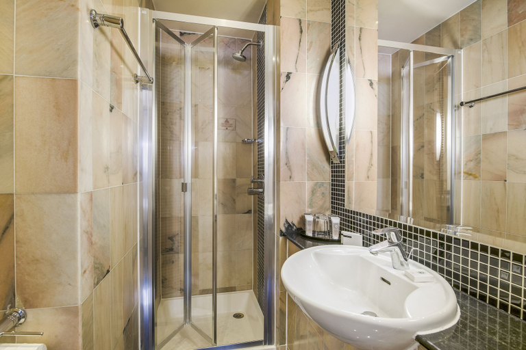 Bathroom 4, Gem Langham Court Hotel, London