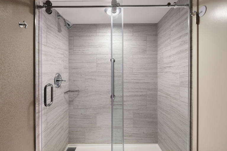 Bathroom 5, DoubleTree by Hilton Dallas Near the Galleria, Dallas
