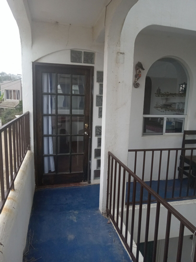 Exterior & Views 27