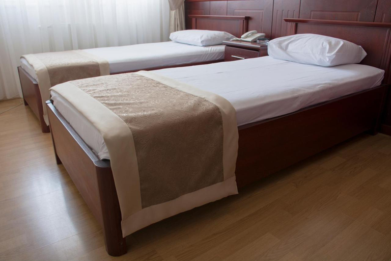 Bedroom 2, King Hotel, Bor