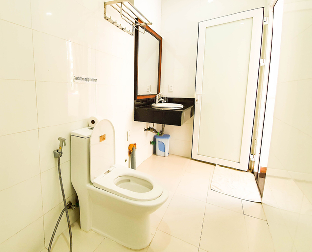 Bathroom 4, Anh Family Homestay, Da Nang