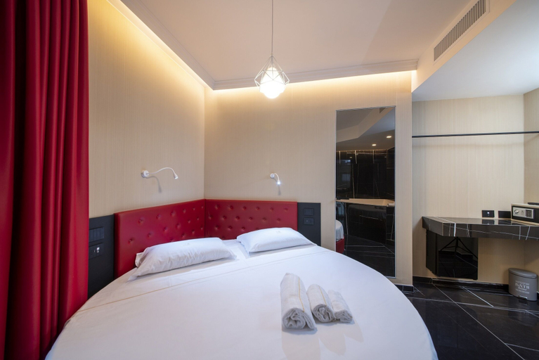 Bedroom 4, X Business, Napoli