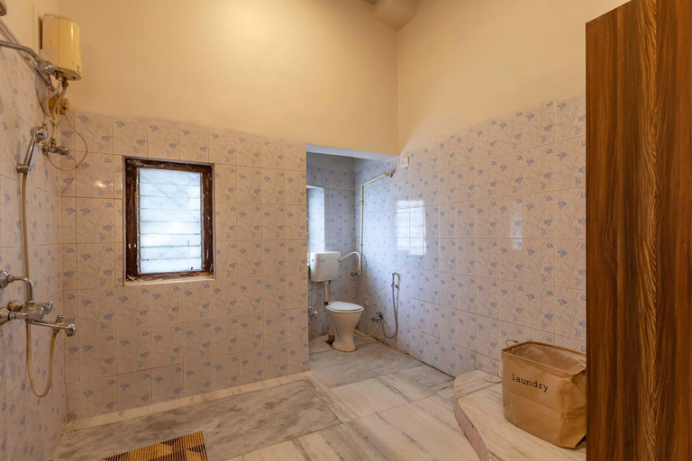 Bathroom 2, StayVista at Grey Mosaics, Palghar
