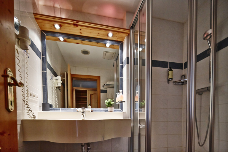 Bathroom 4