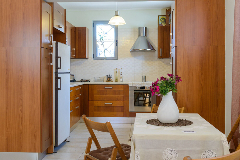 Others 5, Comfy Vacation Flat Near the Beach, Attica