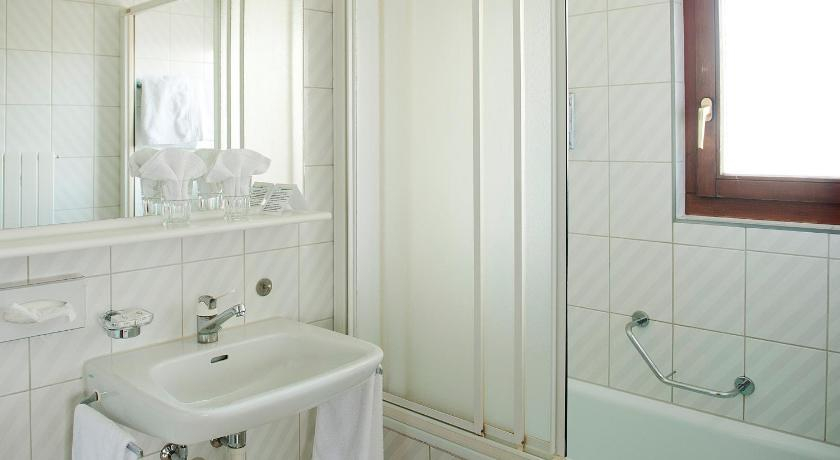 Bedroom 3, Hotel Alpha Thun, Thun