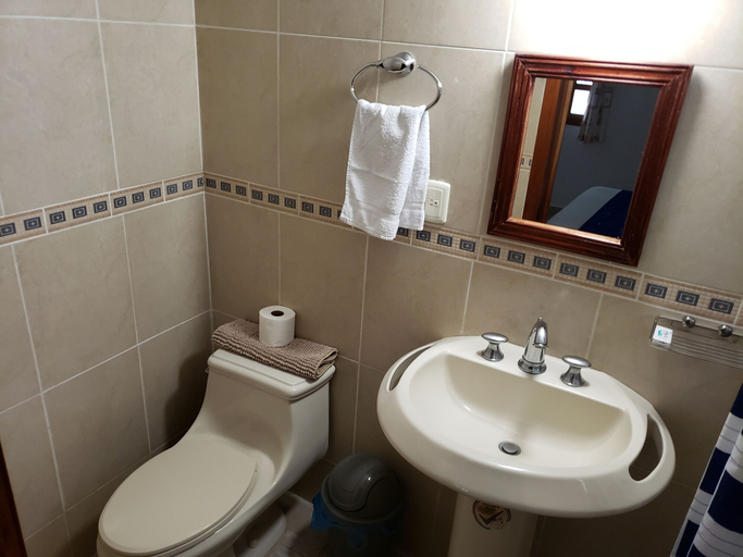 Bathroom 4, Hotel & Club Campestre Altos Paraiso, Dist. Juquila