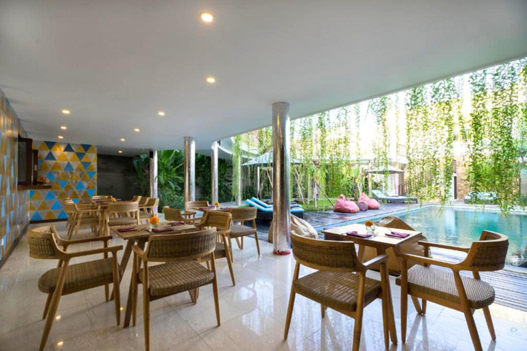 Food & Drinks 3, Beautiful deluxe with Garden View #P5, Gianyar
