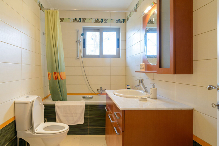 Bathroom 2, Comfy Vacation Flat Near the Beach, Attica