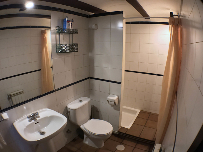 Bathroom 4, El Bulin de Robregordo, Madrid