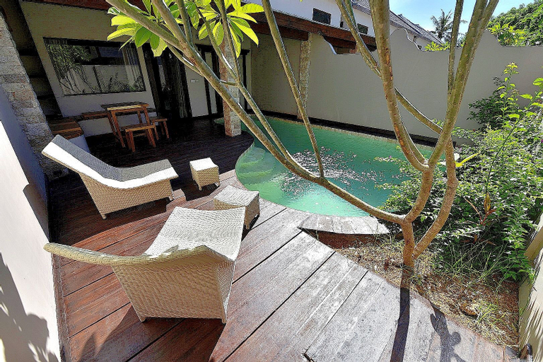 Exterior & Views 21