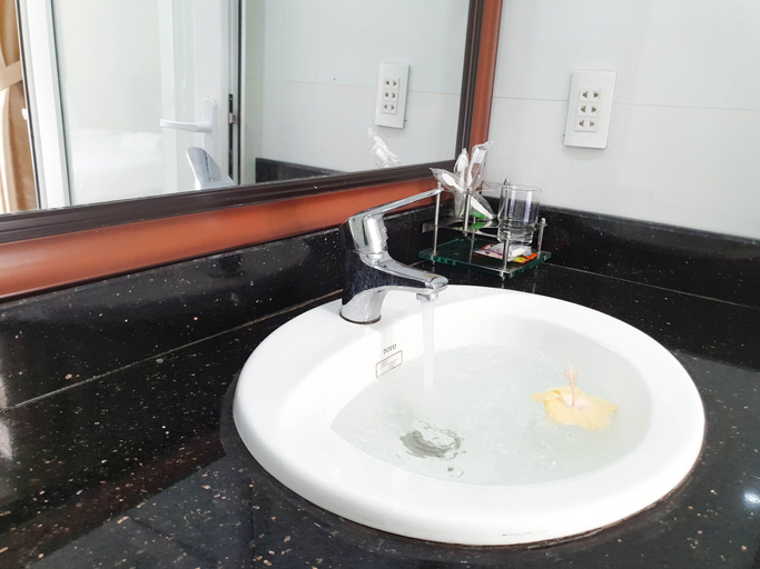 Bathroom 4, Anh Family Homestay, Da Nang
