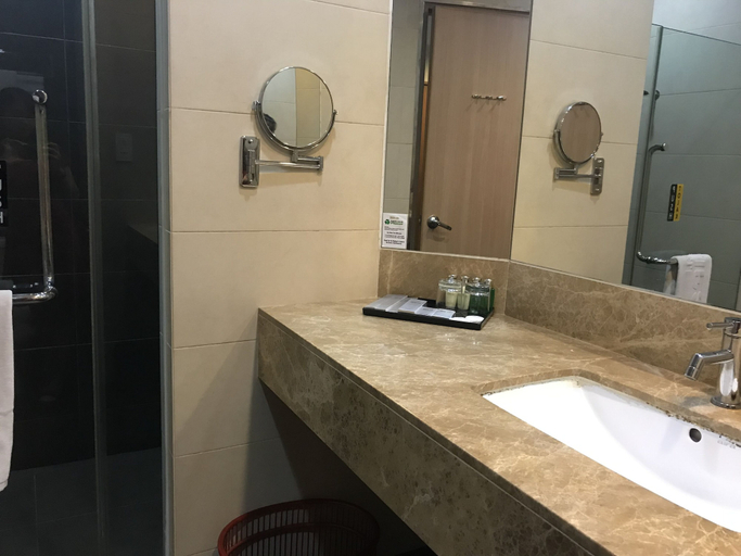 Bathroom 4, Hotel AIFA, Labuan