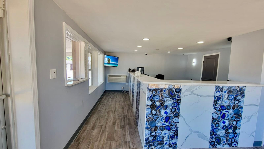 Others 5, Budget Inn & Suites, Lauderdale