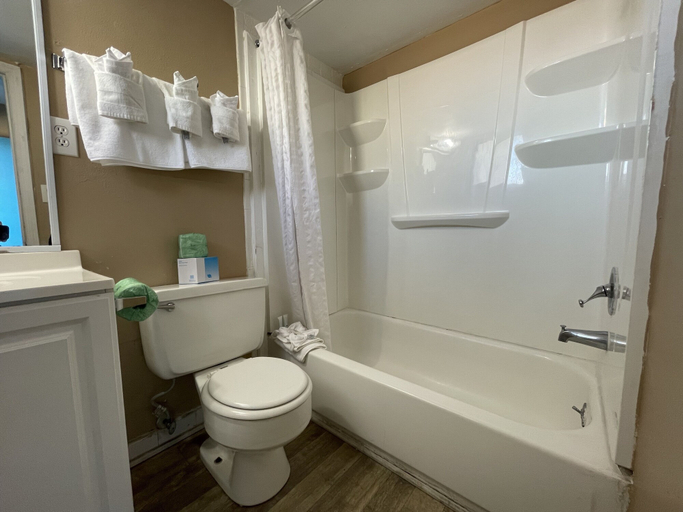 Bathroom 3, Polynesian Beach & Golf Resort, Horry