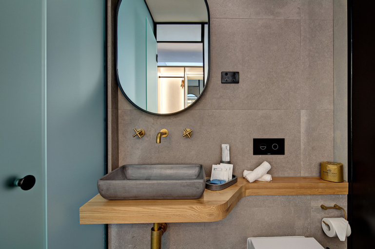 Bathroom 14