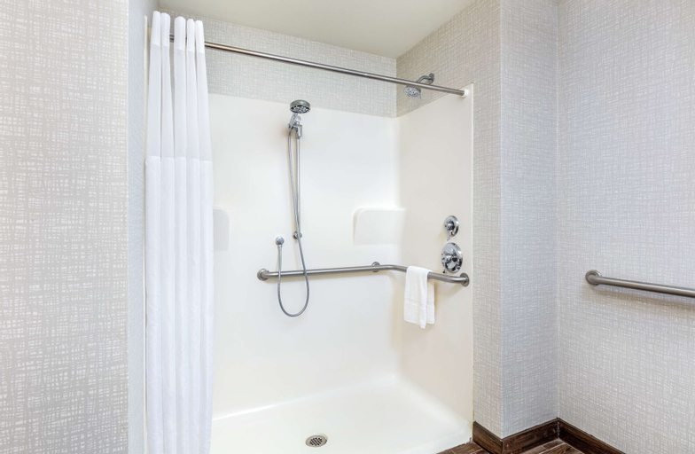Bathroom 16
