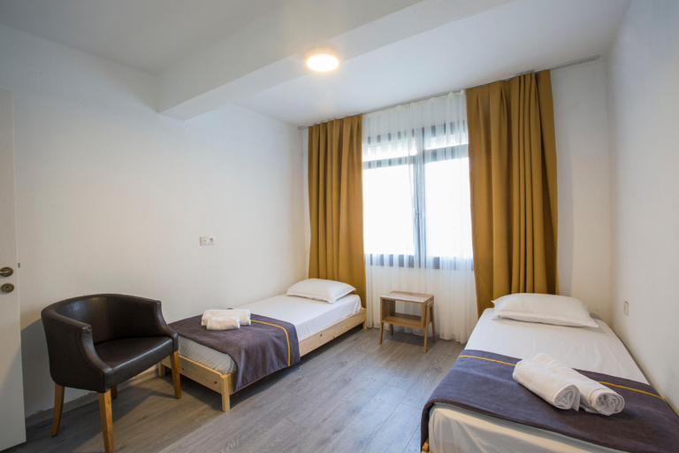 Others 4, Surla Otel, Urla