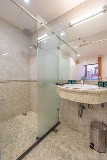 Bathroom, Phuc Thanh hotel, Long Biên