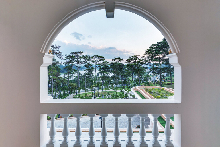 Exterior & Views 5