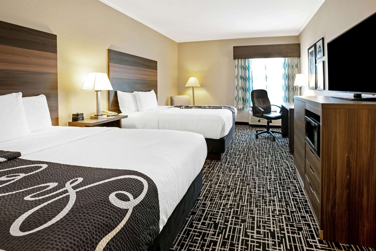 Bedroom 3, La Quinta Inn & Suites by Wyndham Garland Harbor Point, Dallas