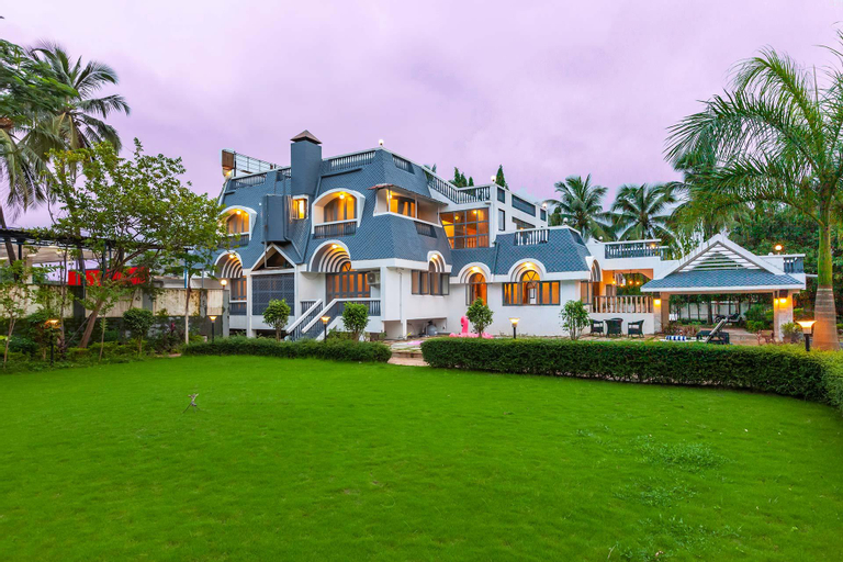 Exterior & Views