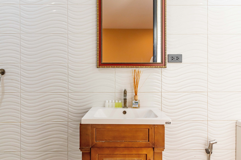 Bathroom 4